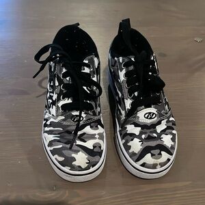 Heelys Camo size 3 youth
